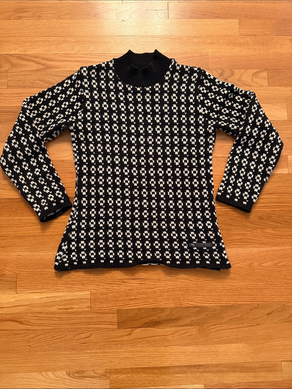 Like New Nantucket Whaler Women's Black and White Patterned Sweater Size Small
